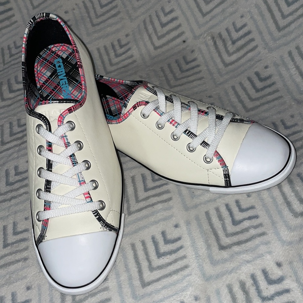 Cream Plaid-Trim Women's Low-Top Sneakers